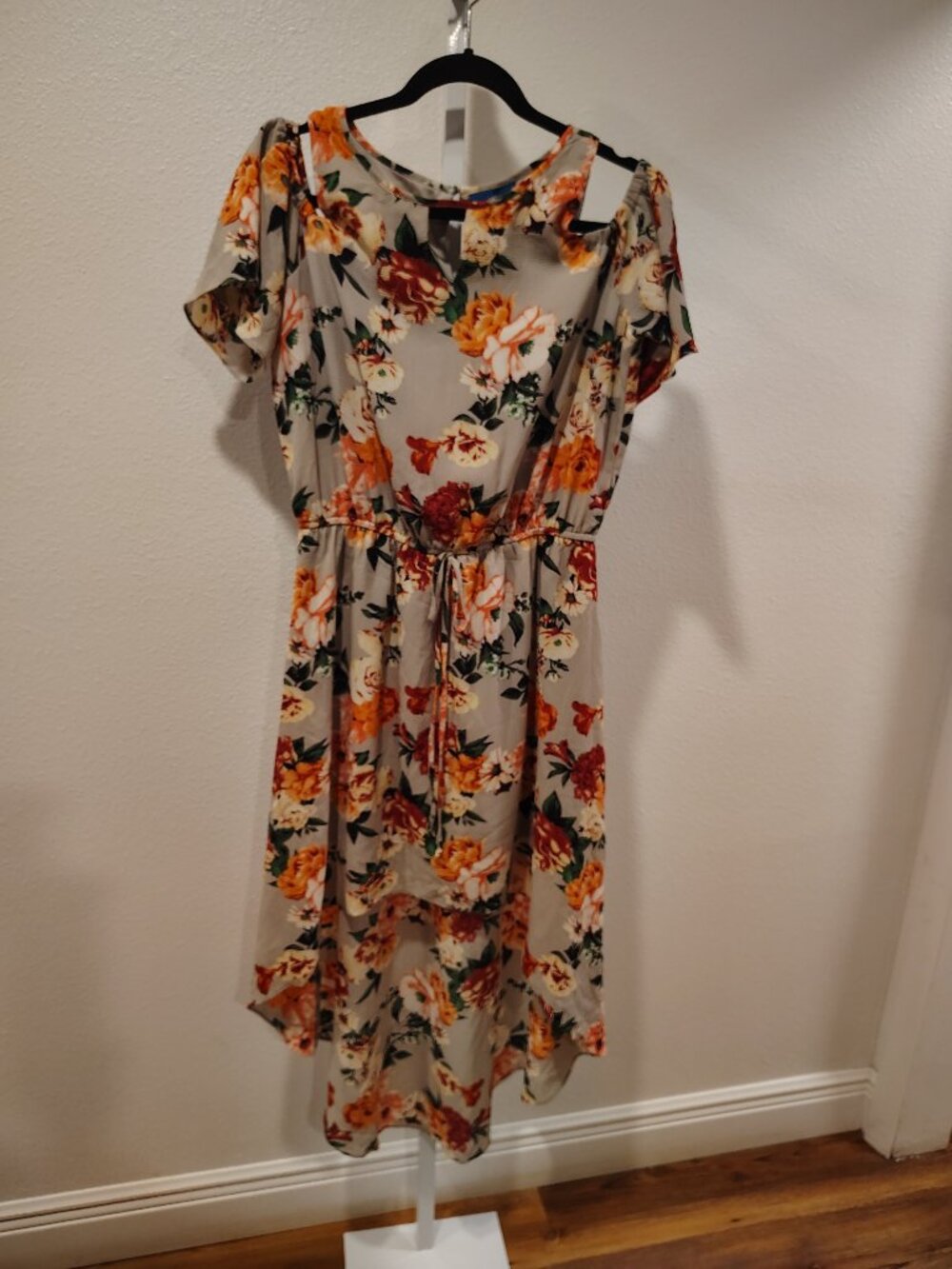 Apt. 9 Women's Floral High Low Dress Size Medium Cold Shoulder Polyester NWT - Picture 6 of 11